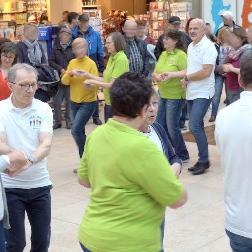 Froehlicher Kreis NeuerMarkt Nov.2019 blurred