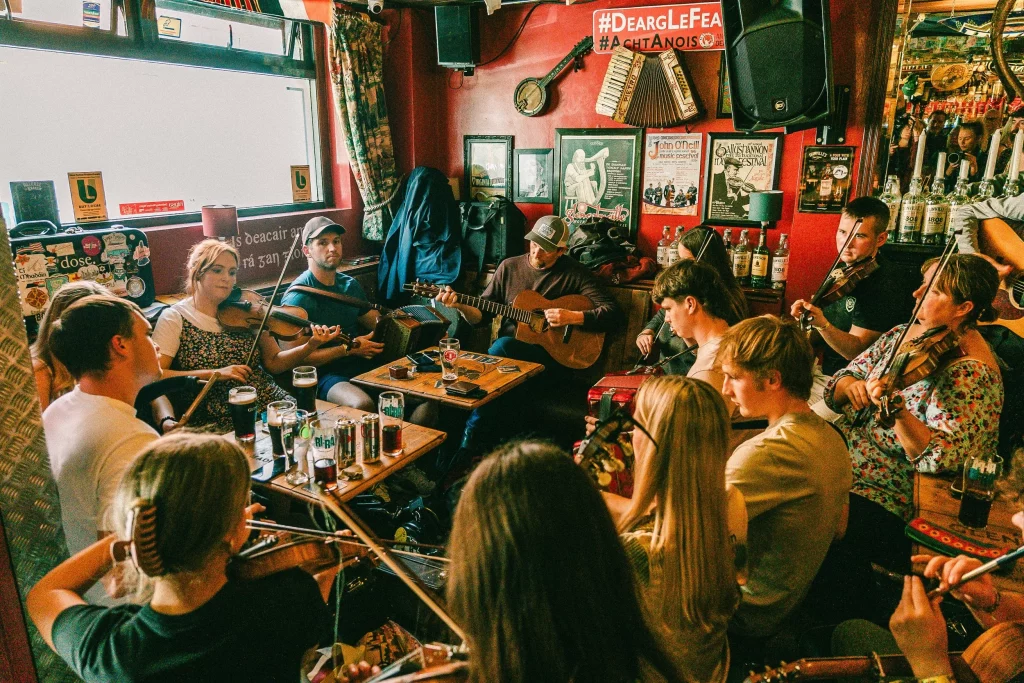 Sommerpause in Neumarkt 2 Sessions BelfastTradFest ClaireLoughran 2025 55 min.jpg